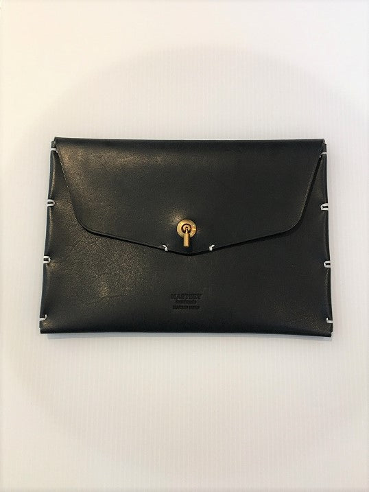 MASTERY / CLEAN CLUTCH BAG / BLACK