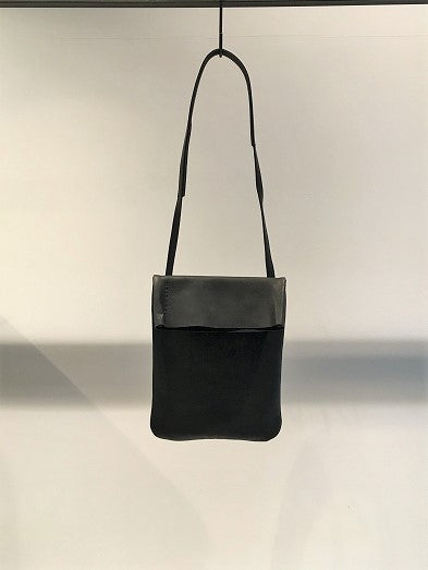 TRAKATAN / FLAT SHOULDER BAG / BLACK / REARRIVAL