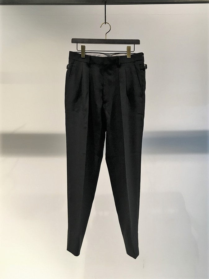 RAINMAKER / 2 PLEATED TROUSERS / BLACK