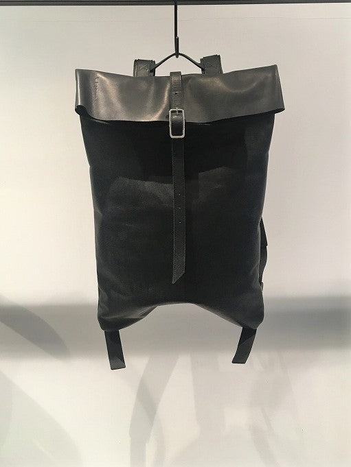 TRAKATAN / BACKPACK WITH FLAP / BLACK