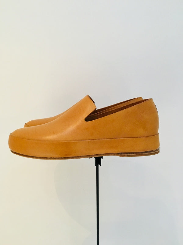 FEIT / HAND SEWN SLIPPER / NATURAL