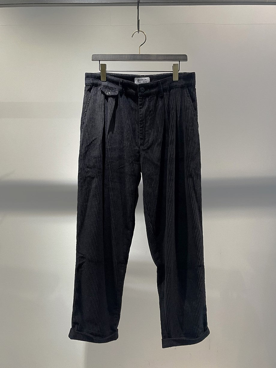BASK IN THE SUN / TUCK TAPARED CORDUROY PANTS / CARBON