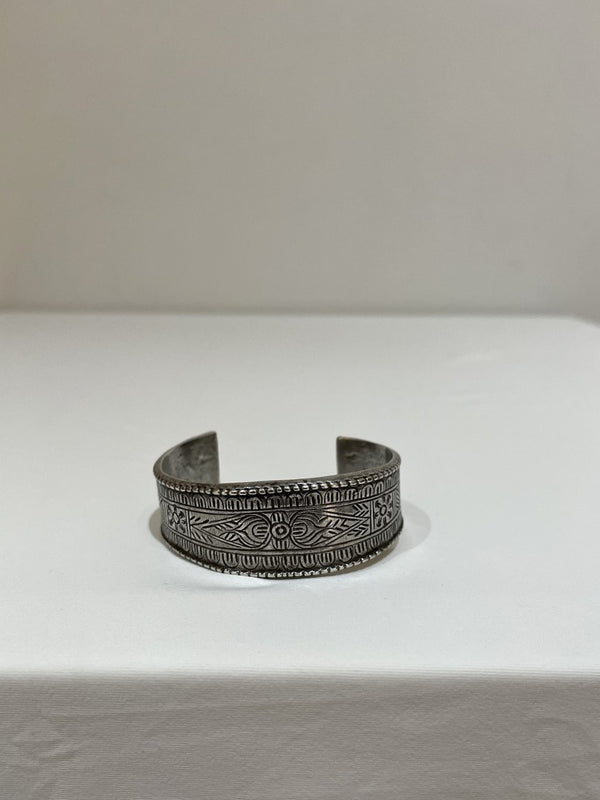 HILL TRIBE JEWELRY / SILVER BANGLE / SILVER