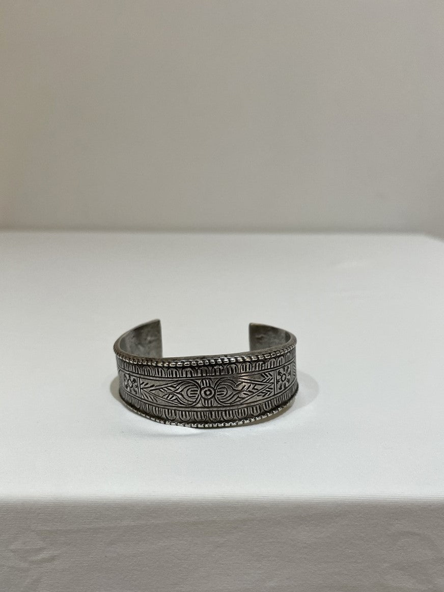 HILL TRIBE JEWELRY / SILVER BANGLE / SILVER