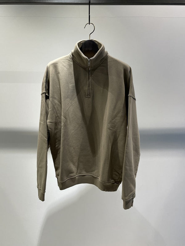 STAY HUMAN ON EARTH / ZIP HIGH NECK PULLOVER / HAZELNUT
