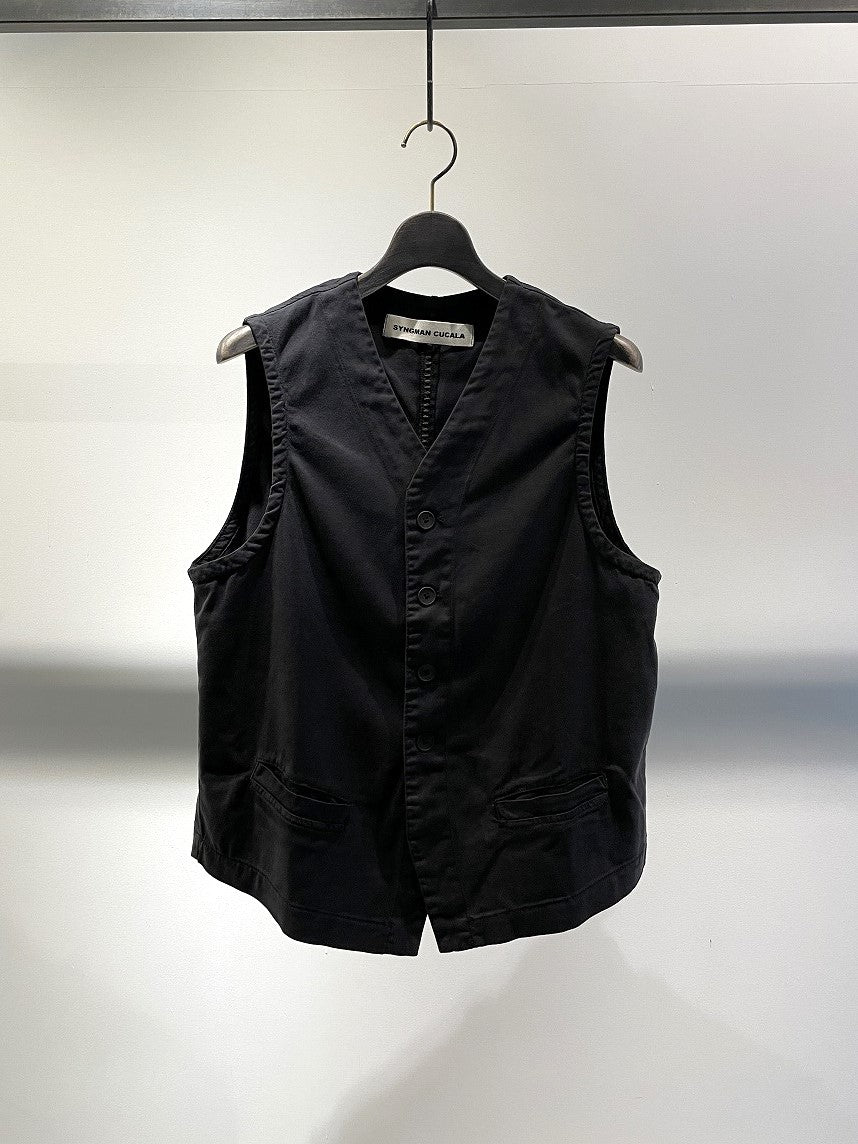 SYNGMAN CUCALA / STITHED VEST / BLACK
