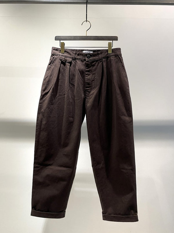 BASK IN THE SUN / 2 TUCK TAPARED PANTS / CHOCOLATE