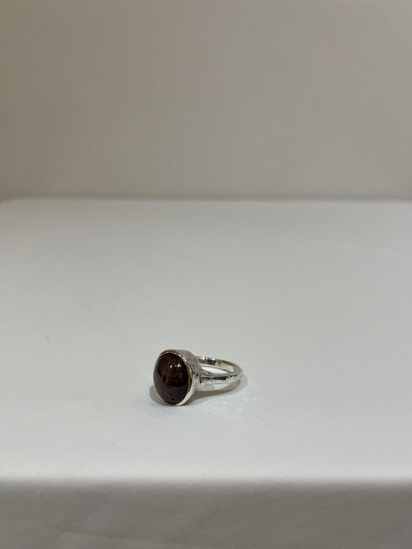 BY JEWELLER / SIGNET RING + SAPPHIRE / SILVER