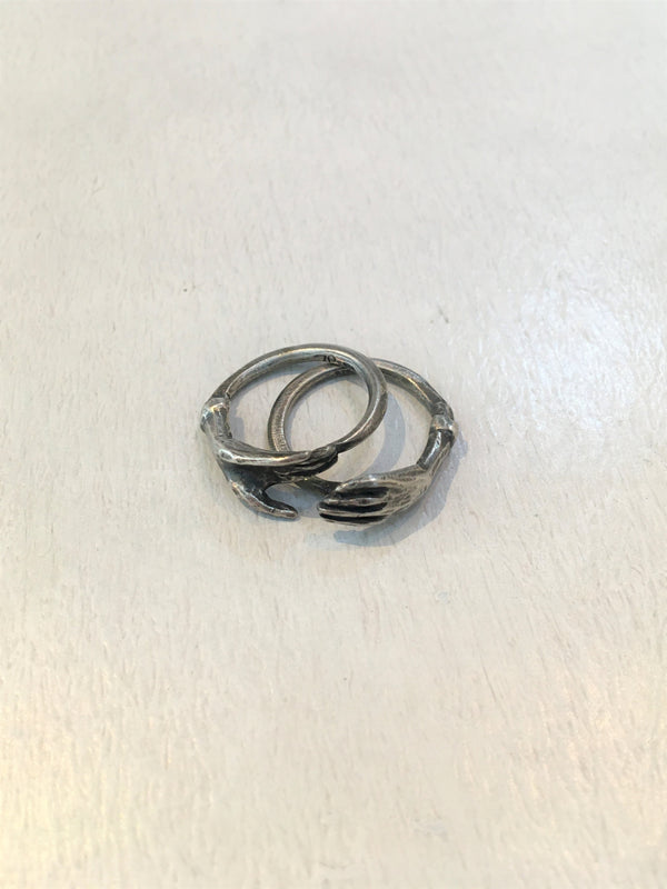 JULIA ZIMMERMANN / HAND IN HAND RING / SILVER