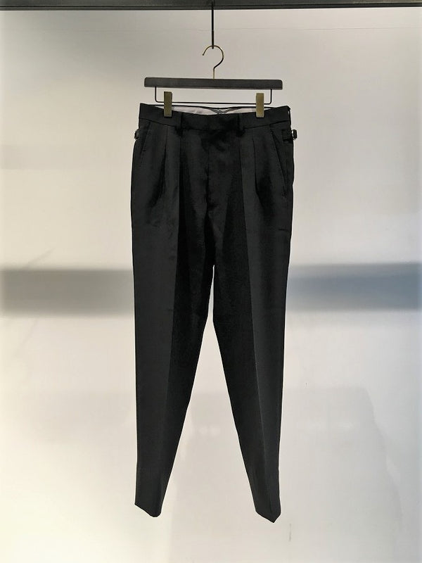 RAINMAKER / 2 PLEATED TROUSERS / BLACK