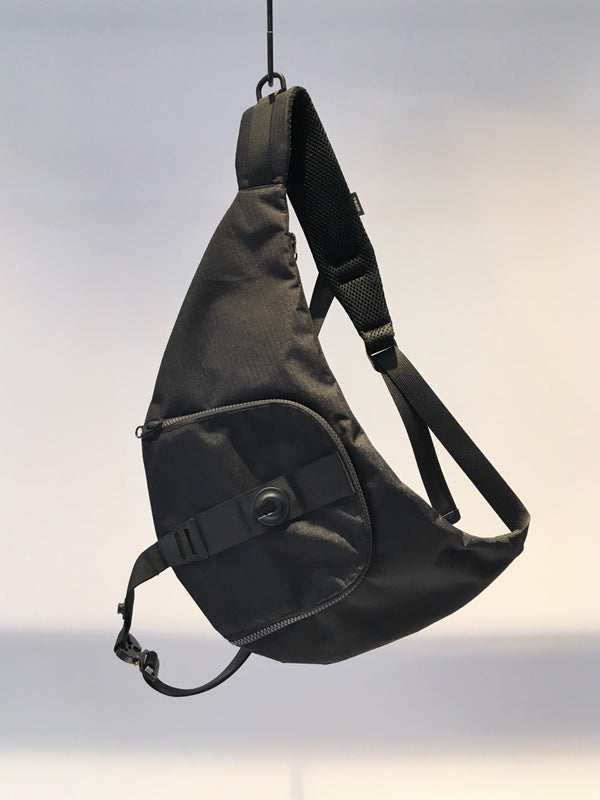 NIL MANCE / NYLON MESSENGER BAG / BLACK